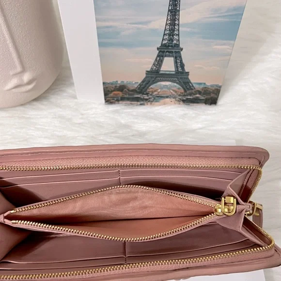 Miu Miu
Pink continental wallet - Picture 12 of 16